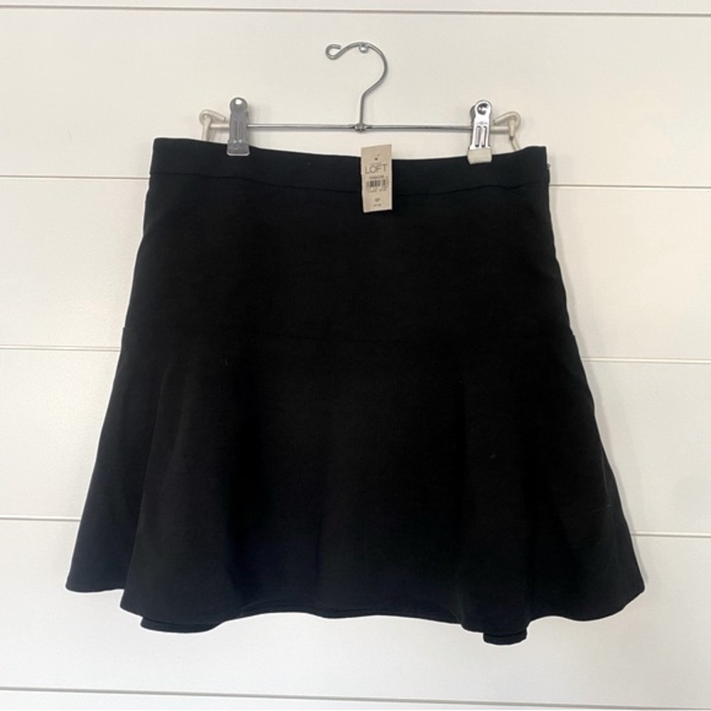 NWT. Loft Black Circle mini Skirt. 6P.